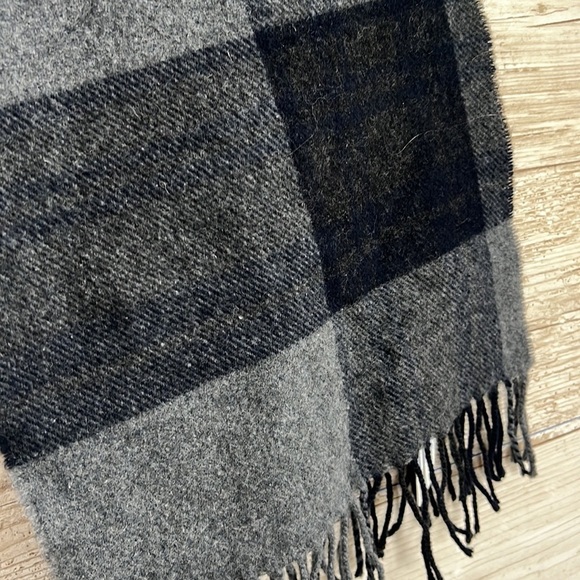 Italian Woollen Treasures 100% Wool Scarf  11”x70” - Picture 2 of 6